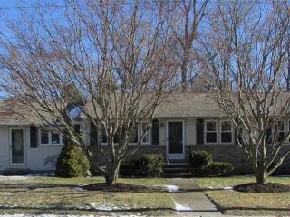 27 Holiday Dr, Lincoln, RI 02865-2227
