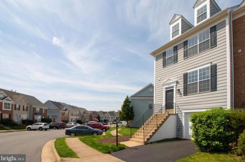 8874 Moat Crossing Pl, Bristow VA  20136-1729 exterior