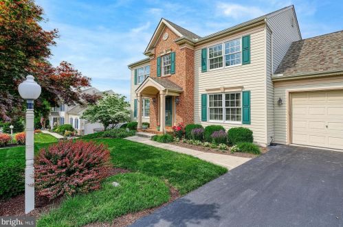 35 Angela Ln, York, PA 17402-7951