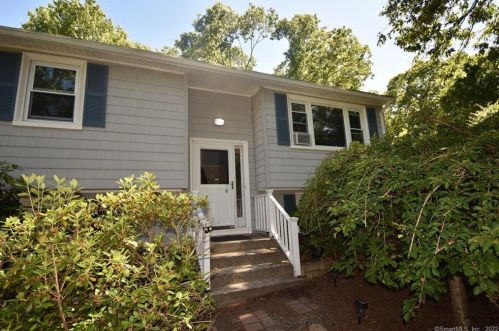 865 Long Cove Rd, Gales Ferry, CT 06335-1913