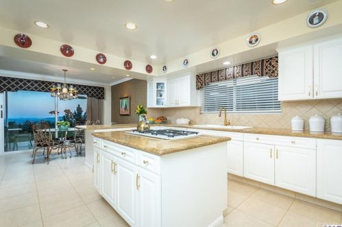 1629 Heather Ridge Dr, Glendale CA  91207-1035 exterior