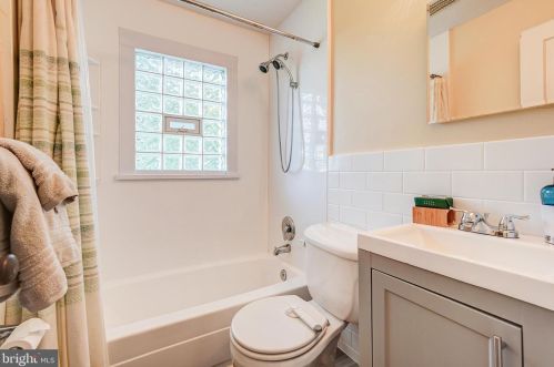 6806 Belford Dr, Silver Spring MD 20912-4841 exterior