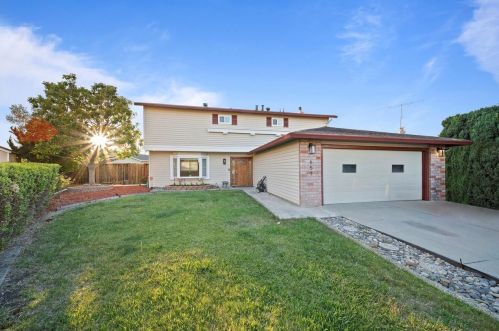 657 Escuela Pl, Milpitas, CA 95035-3624
