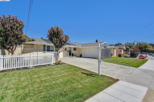 7527 Calle Verde Rd, Pleasanton, CA 94568-2227
