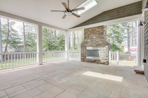 670 Front St, Tinton Falls NJ 07701-5610 exterior