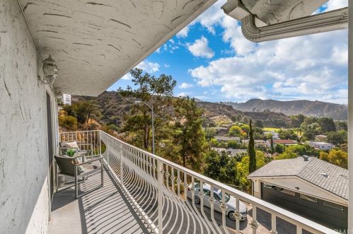 1623 Gladys Dr, Glendale CA  91206-1650 exterior