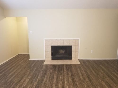 2712 Rustic Forest Rd, Fort Worth TX  76140-2420 exterior