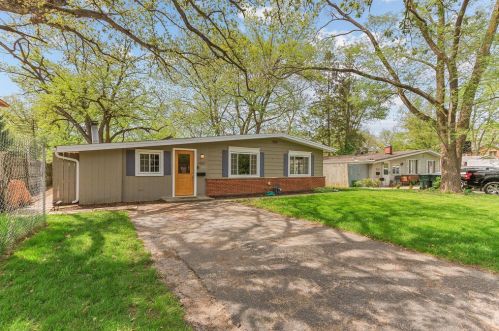 1430 Magnolia St, Glenview, IL 60025-1430