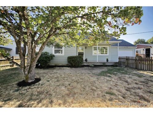 554 Wade St, Estacada, OR 97023-9744