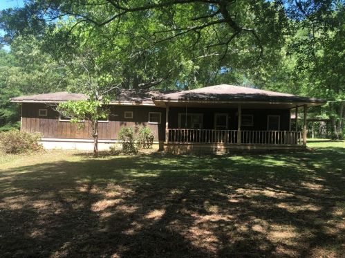 21 Lake Dr, Oxford, GA 30054-3622