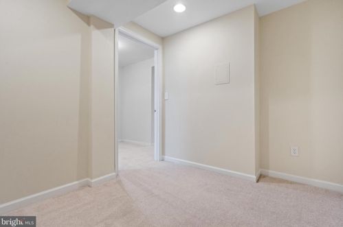 7716 Groveland Heights Ct, Springfield VA  22153-2255 exterior