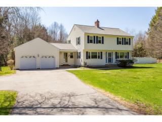 29 Spruce Ln, Dover, NH 03820-4409