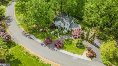 1210 Shaker Dr, Herndon, VA 20170-2405