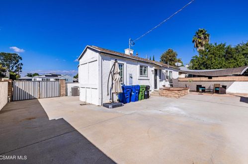7662 Paso Robles Ave, Van Nuys CA  91406-2141 exterior