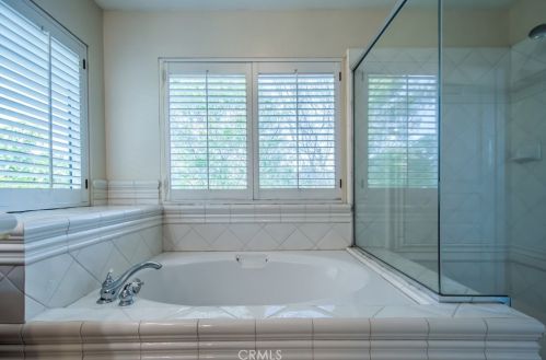 2 Altezza, Irvine CA  92606-8909 exterior