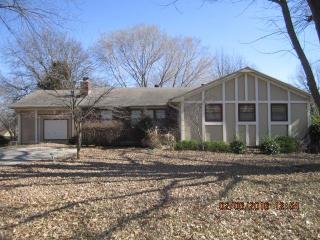 603 Hamblen Rd, Lake Winnebago, MO 64034-9623