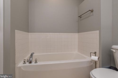 33 Holmes Dr, Charles Town WV 25414-4412 exterior