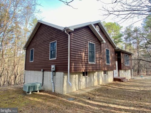 241 Creekview Ln, Berkeley Springs, WV 25411-5290