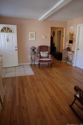 28 Smith St, Derby CT  06418-1216 exterior