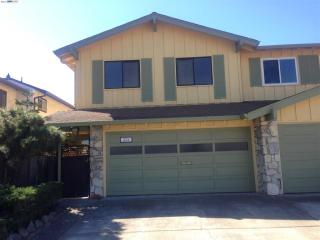 332 Laguna Vis, Alameda, CA 94501-6354