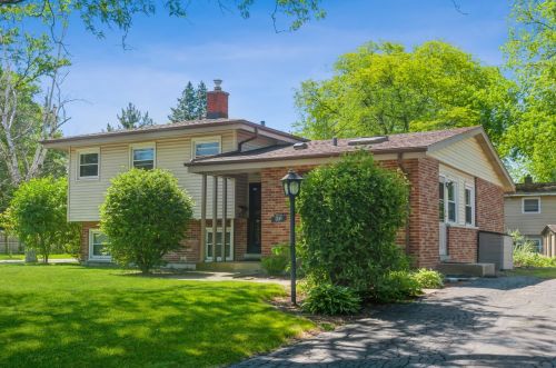 943 Brookside Ln, Bannockburn, IL 60015-4272