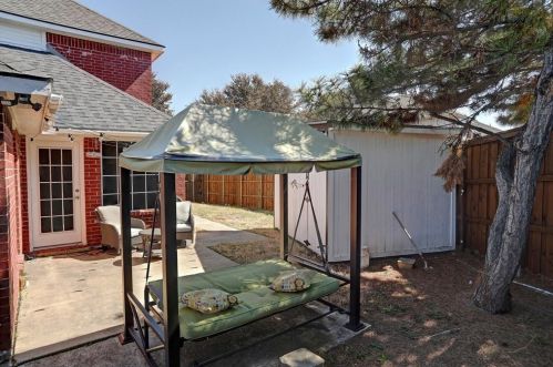 3141 Riverside Dr, Carrollton TX 75007-3732 exterior