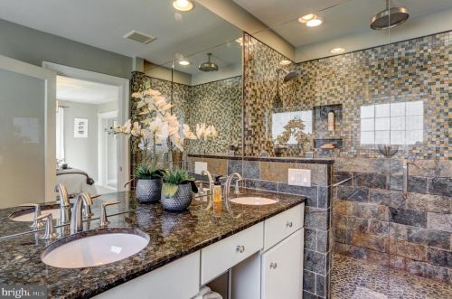 1220 Country Club Dr, Lancaster PA  17601-5208 exterior