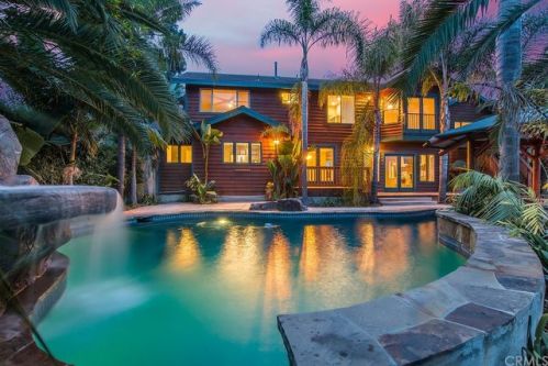 943 Sunset Dr, Vista, CA 92081-6827