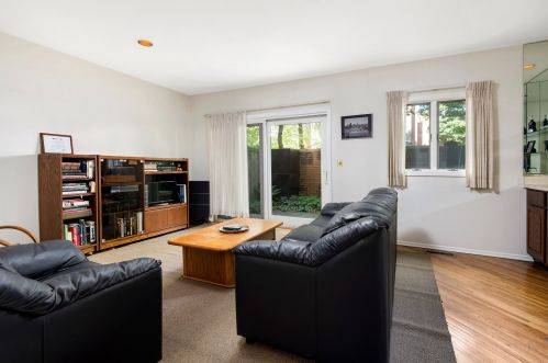 1843 Hudson Ave, Chicago, IL 60614-5201