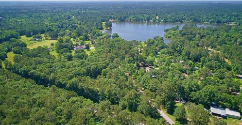 2137 Old Hwy 105, Conroe TX  77304-4438 exterior