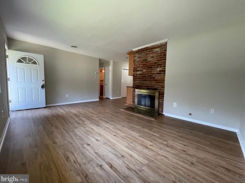 7411 Long Pine Dr, Springfield VA  22151-2814 exterior
