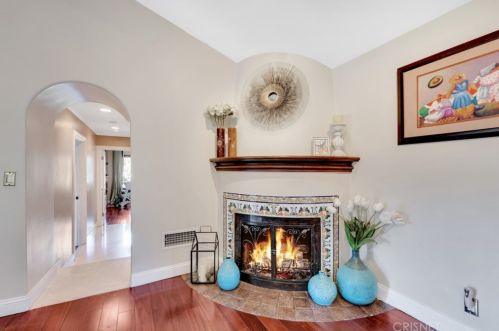 1664 Las Flores Dr, Glendale CA  91207-1200 exterior