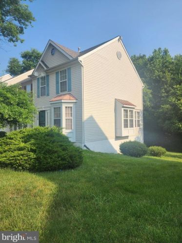 6126 Cedar Post Dr, Forestville, MD 20747-2860