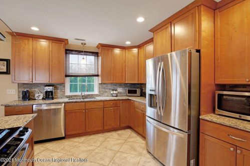 46 Walnut Ave, Tinton Falls NJ 07701-6146 exterior