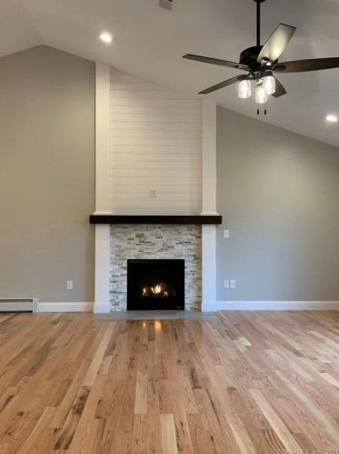 1 White Rd, Ellington, CT 06029-3035