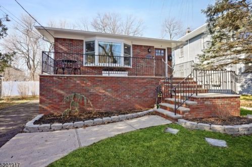 5 Henley Ave, Cranford, NJ 07016-1922