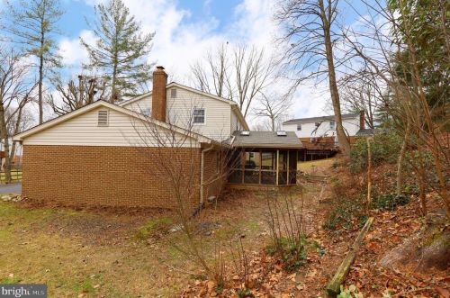 7099 Game Lord Dr, Springfield VA  22153-1312 exterior