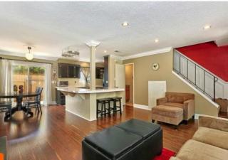 10138 Disney Cir, Huntington Beach CA  92646-4329 exterior