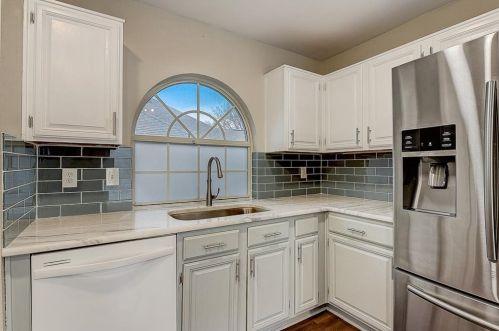 1422 Mapleview Dr, Carrollton TX 75007-6019 exterior