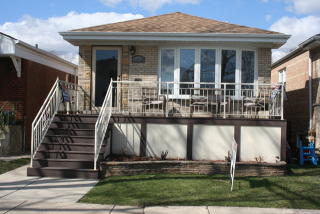 10518 Whipple St, Chicago, IL 60655-2035