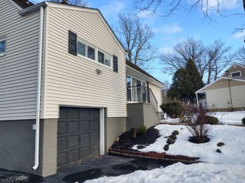 6 Beech Rd, Town Center, NJ 07052-1204