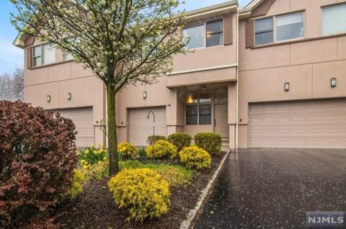 34 Rio Vista Dr, Allendale, NJ 07401-1619