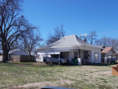 107 G Ave, Waurika, OK 73573-3039