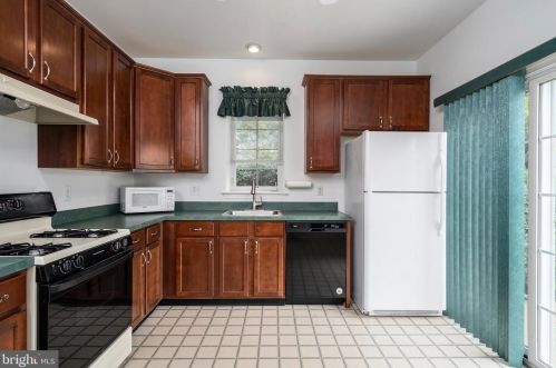 117 Meadowlark Dr, Trenton NJ  08690-3547 exterior