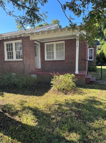 105 Cherry St, Mc Cormick, SC 29835-8621