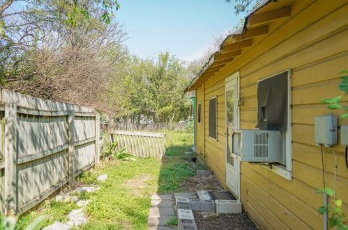 200 Beaver St, Austin TX  78753-5529 exterior