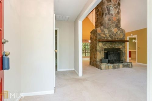 125 Dry Pond Dr, Clayton, GA 30525-5483