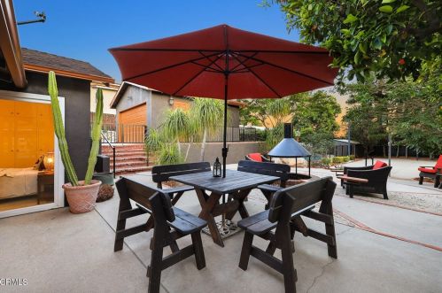 2512 Rockdell St, Glendale CA 91214-2221 exterior