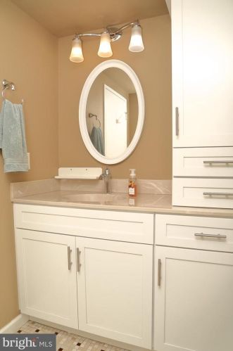 207 Valleybrook Dr, Lancaster PA  17601-4623 exterior