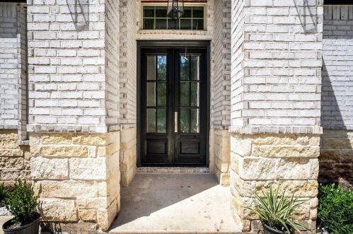 21611 Chenango Lake Dr, Angleton TX 77515-6664 exterior